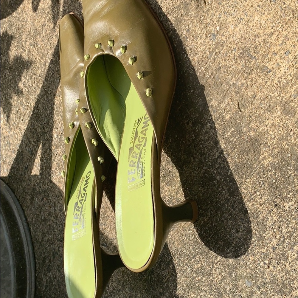 Ferragamo low heels - Picture 2 of 4